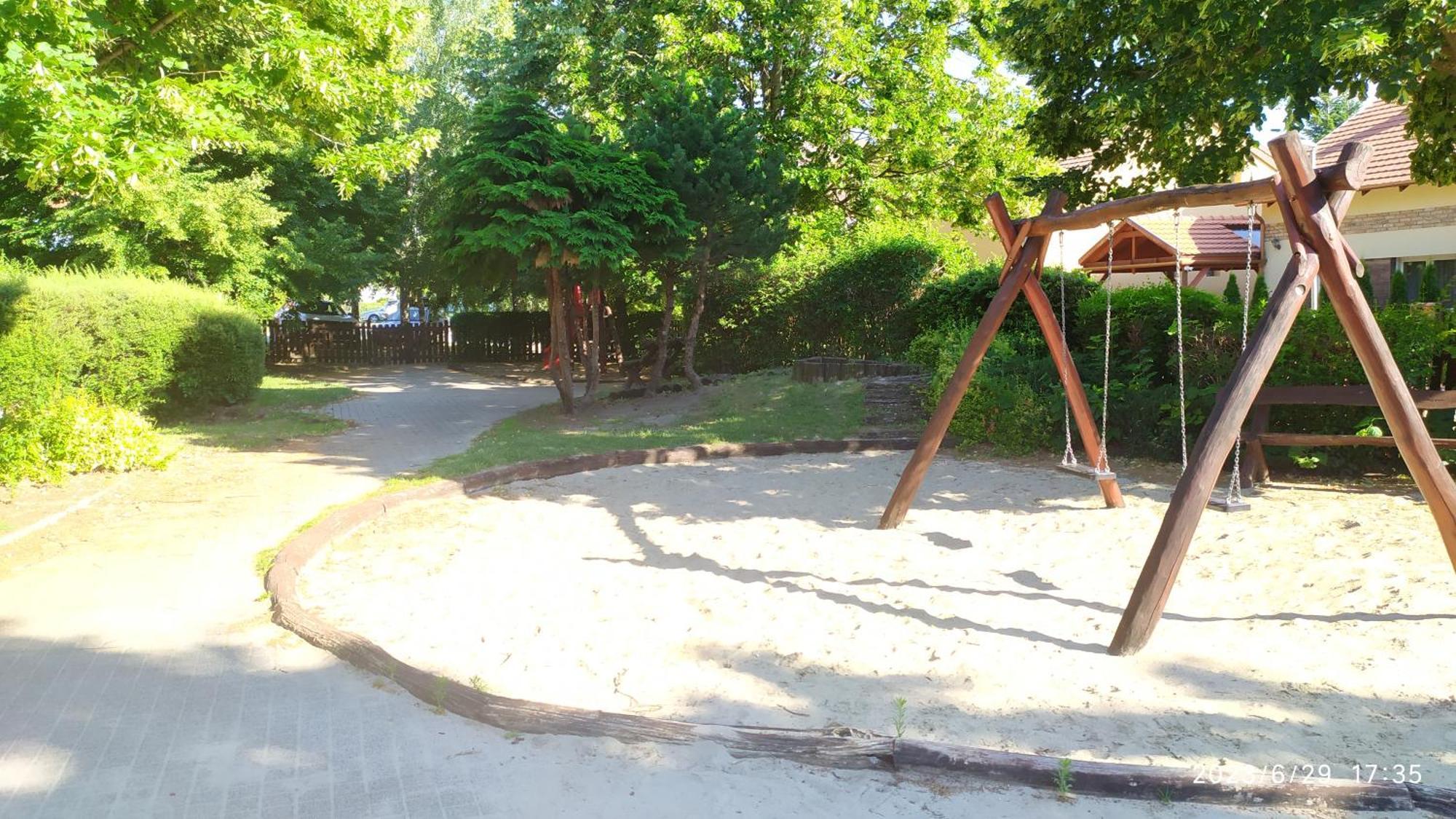 Tuerkiz Apartman - 5 Szobas 13 Fos Apartmanhaz 4Km A Balaton- Balatonszabadi Exterior photo